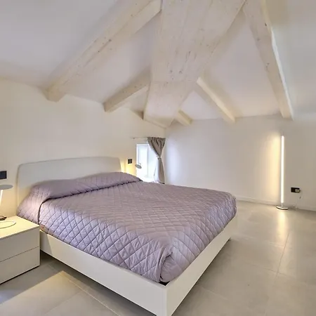Apartmentsgarda - Residenza Mercanti Garda (Verona)