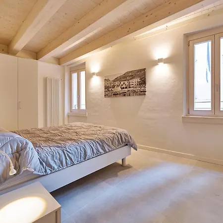 Apartmentsgarda - Residenza Mercanti Apartment
